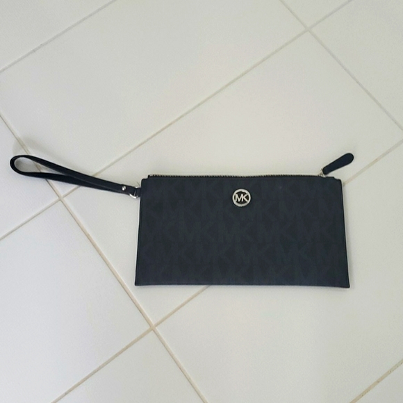 Michael Kors clutch - Picture 1 of 3